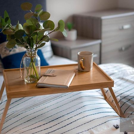 1 Bed House , Free Wifi,Free Parking,Leasure,Business Apartment Суонзи Екстериор снимка