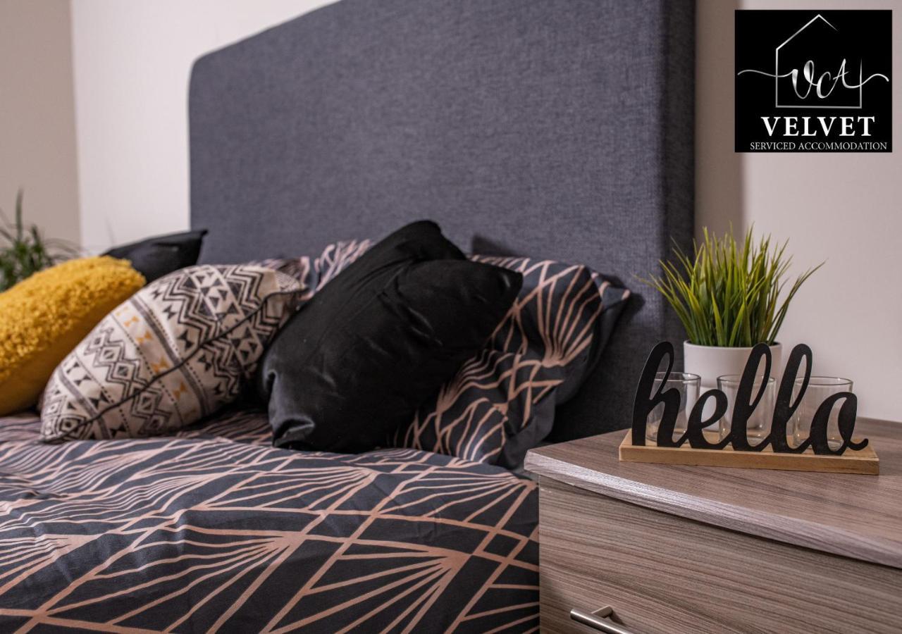1 Bed House , Free Wifi,Free Parking,Leasure,Business Apartment Суонзи Екстериор снимка