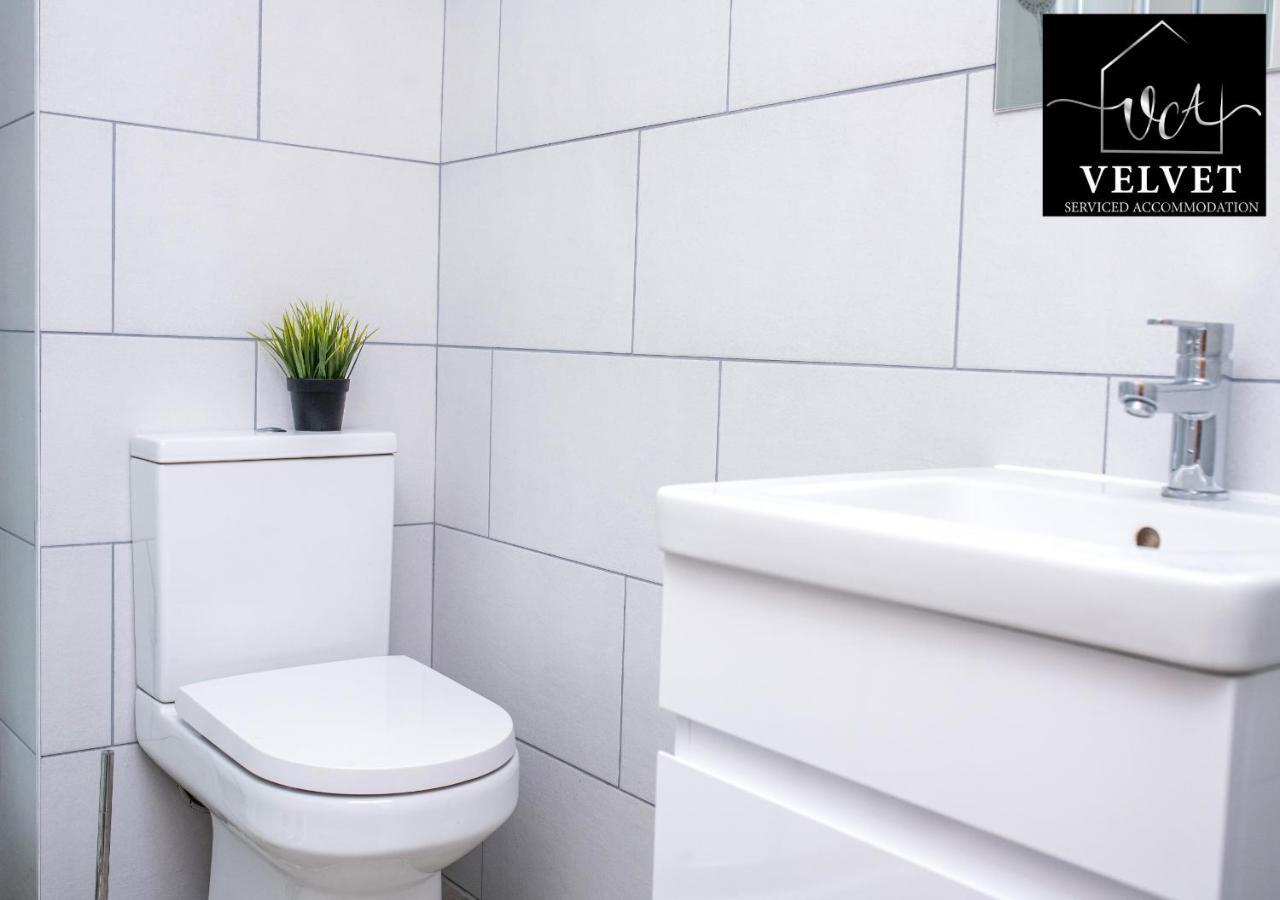 1 Bed House , Free Wifi,Free Parking,Leasure,Business Apartment Суонзи Екстериор снимка