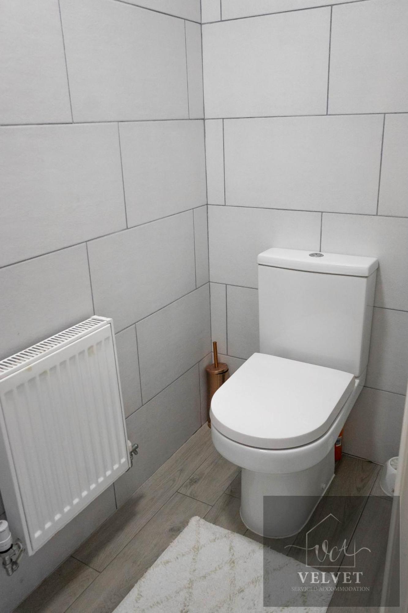 1 Bed House , Free Wifi,Free Parking,Leasure,Business Apartment Суонзи Екстериор снимка