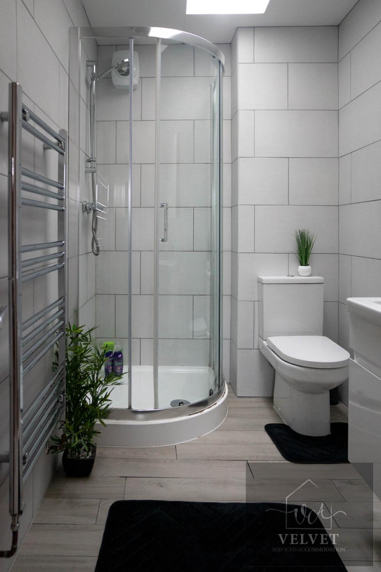 1 Bed House , Free Wifi,Free Parking,Leasure,Business Apartment Суонзи Екстериор снимка