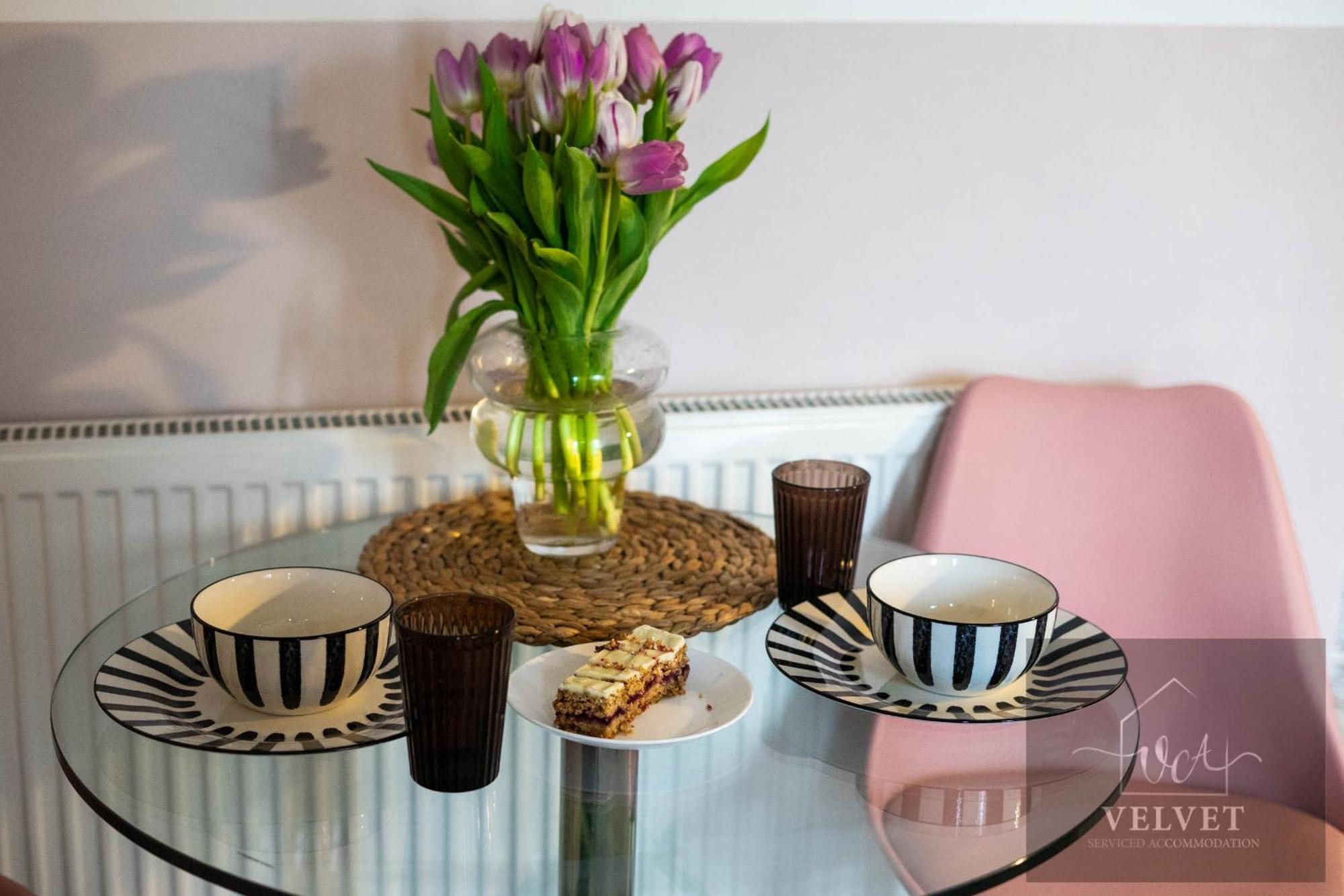 1 Bed House , Free Wifi,Free Parking,Leasure,Business Apartment Суонзи Екстериор снимка